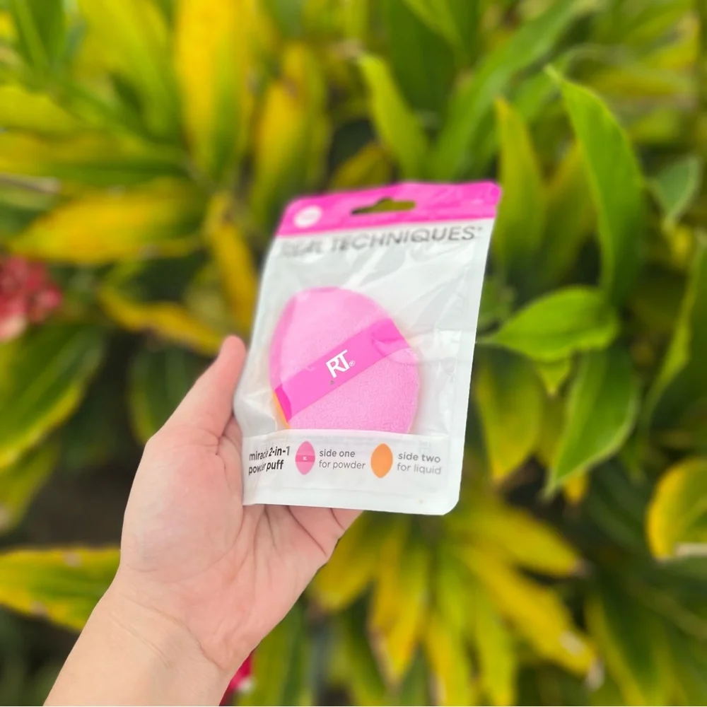 BNIB Real Techniques Miracle 2-in-1 Dual Sided Powder Puff